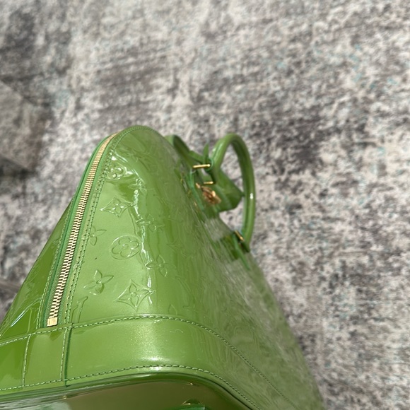 Louis Vuitton Alma GM - Limited Edition Vert Tonic Monogram Vernis - Picture 8 of 17